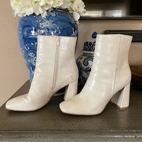 Bamboo faux croc booties - Picture 3 of 3